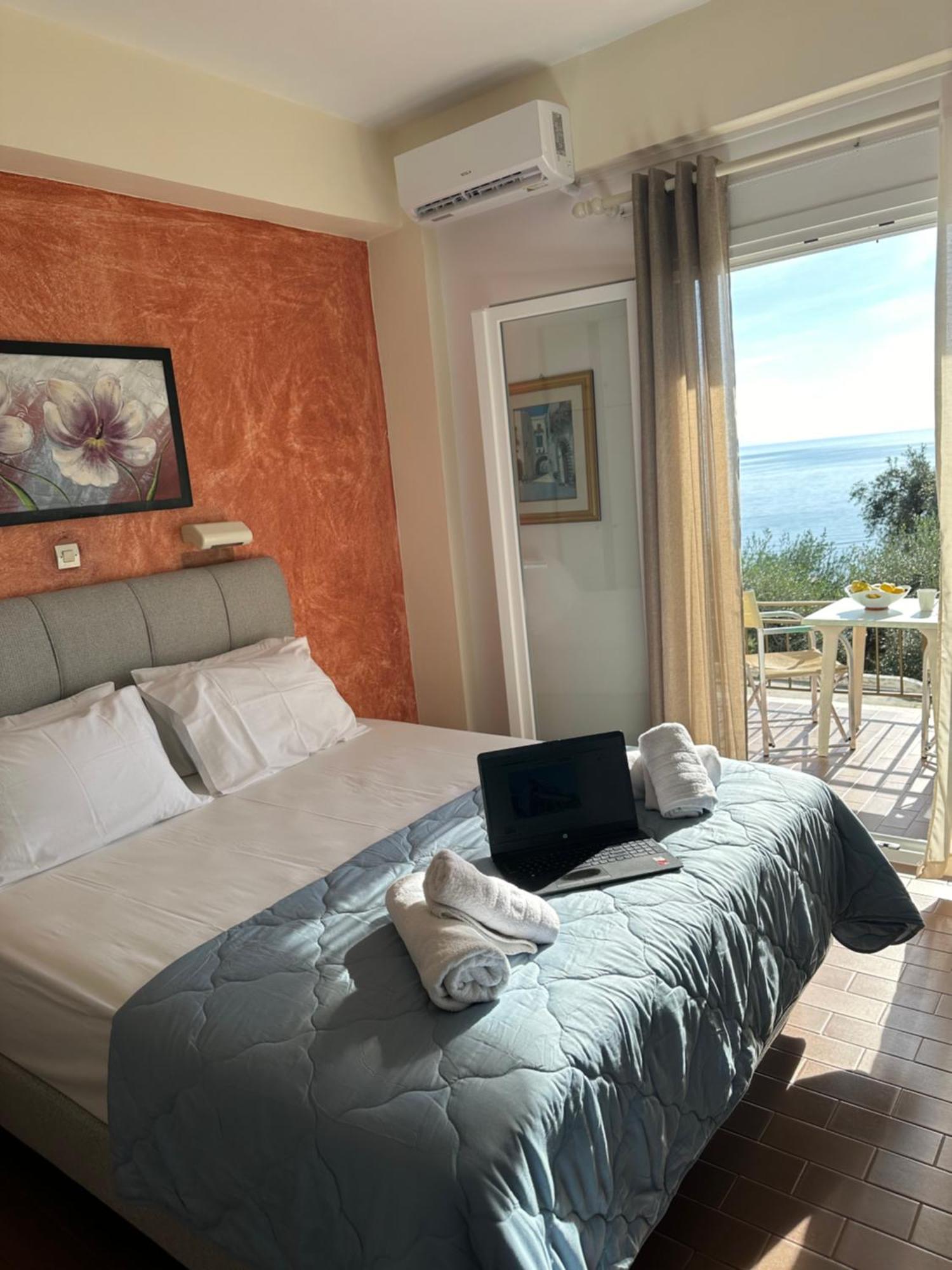Vladimiros Apartments Barbati Exterior foto